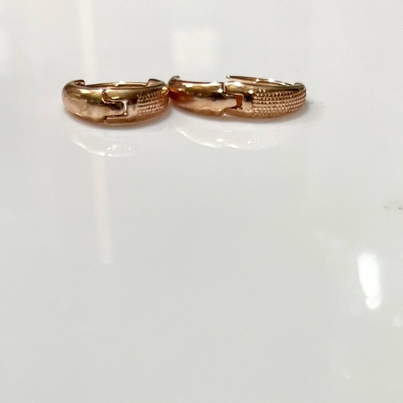 Rose gold / gold /silver plated women’s earring hoops - Picture 4 of 7